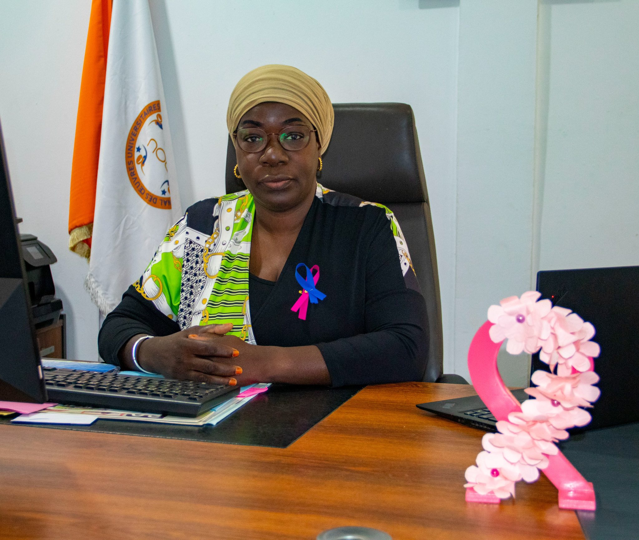 𝐎𝐂𝐓𝐎𝐁𝐑𝐄 𝐑𝐎𝐒𝐄-𝐍𝐎𝐕𝐄𝐌𝐁𝐑𝐄 𝐁𝐋𝐄𝐔 : 𝐋𝐞𝐬 𝐚𝐠𝐞𝐧𝐭𝐬 𝐝𝐮 𝐂𝐑𝐎𝐔 𝐀𝐛𝐢𝐝𝐣𝐚𝐧 𝟐 𝐚𝐫𝐛𝐨𝐫𝐞𝐧𝐭 𝐥𝐞𝐬 𝐧œ𝐮𝐝𝐬 𝐑𝐨𝐬𝐞 𝐞𝐭 𝐁𝐥𝐞𝐮, 𝐬𝐲𝐦𝐛𝐨𝐥𝐞𝐬 𝐝𝐞 𝐥𝐚 𝐥𝐮𝐭𝐭𝐞 𝐜𝐨𝐧𝐭𝐫𝐞 𝐥𝐞𝐬 𝐜𝐚𝐧𝐜𝐞𝐫𝐬